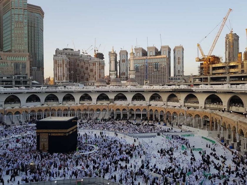 Saudi Arabia halts travel to Mecca, Medina over coronavirus | मक्केतील ‘उमरा’ यात्रेसाठी जगभरातील नागरिकांवर निर्बंध