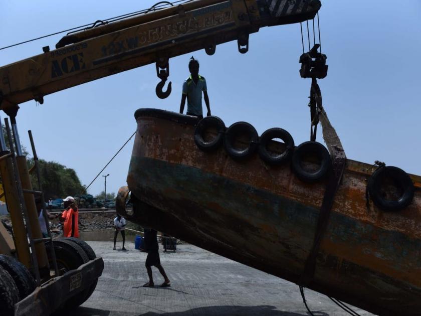 Fisherman suffer loss due to Mekunu hurricane | 'मेकुनु’मुळे मच्छीमारांना दुहेरी फटका