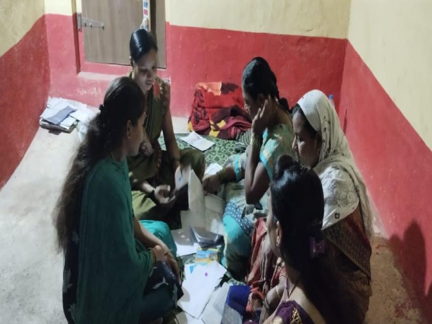 women sarpanchs stayed at Matka Adda Madgyal Sangli | Sangli: माडग्याळ येथे मटका अड्ड्यावरच महिला सरपंचांनी मारला ठिय्या, मटका एजंटाची उडाली भंबेरी