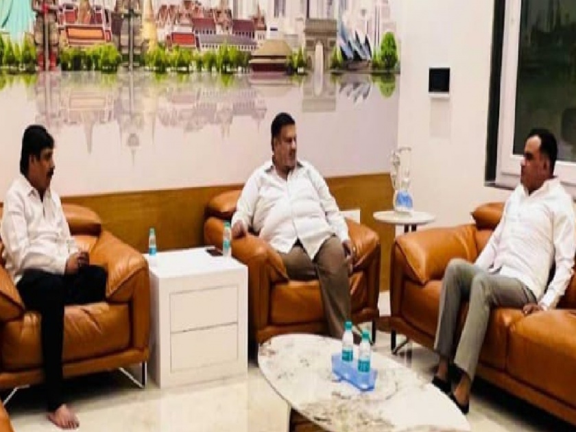 Dhairyasheel Mohite-Patil extended contacts in Madha Constituency Shiv Sena Thackeray group district liaison chief Shekhar Gore also met. | Madha LokSabha Constituency: उमेदवारीपूर्वीच धैर्यशील यांची राजकीय जुळवाजुळव, शेखर गोरे यांची घेतली भेट
