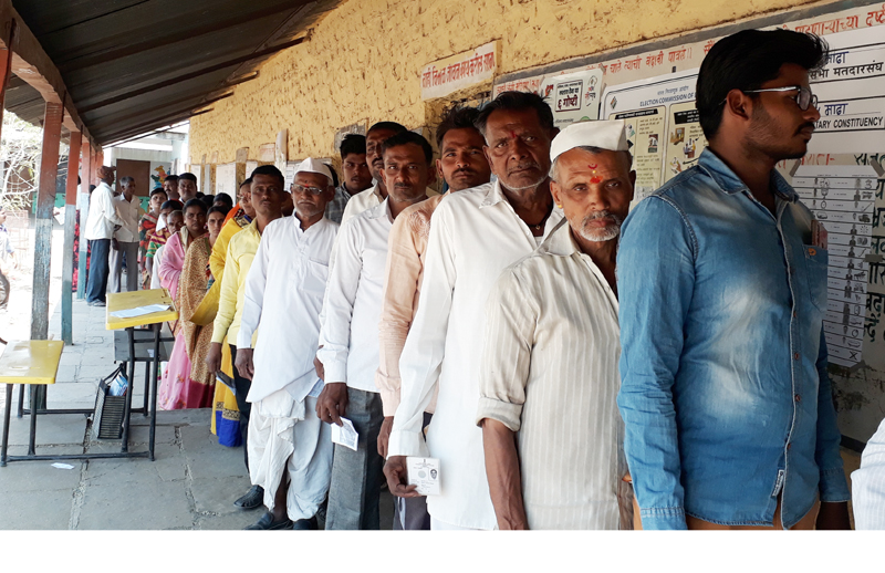 63.58 percent polling in Madha Lok Sabha constituency! | माढा लोकसभा मतदारसंघात ६३.५८ टक्के मतदान !