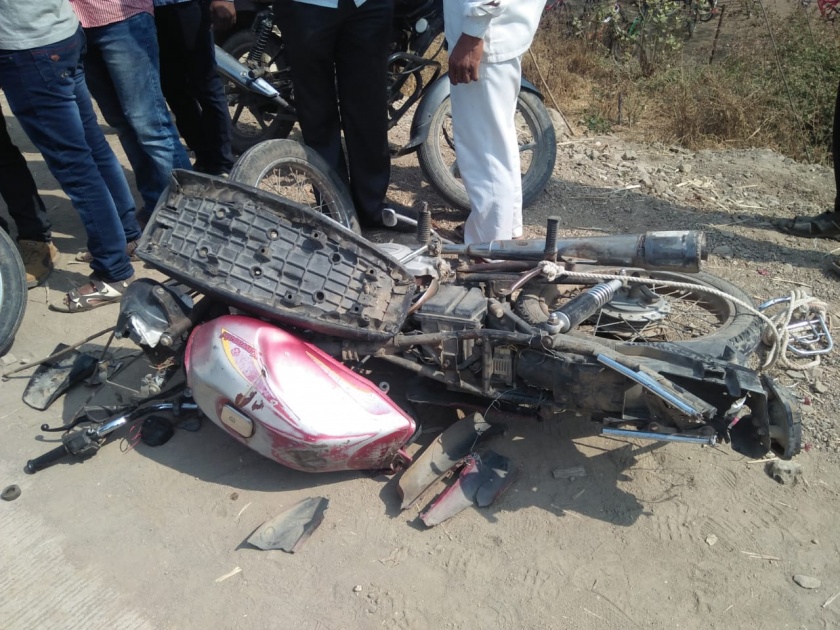Fatal accidents in Madhewadgaon on the town-Dond road: Bapelleki's death | नगर-दौंड रस्त्यावर मढेवडगांवात भीषण अपघात : बापलेकीचा मृत्यू