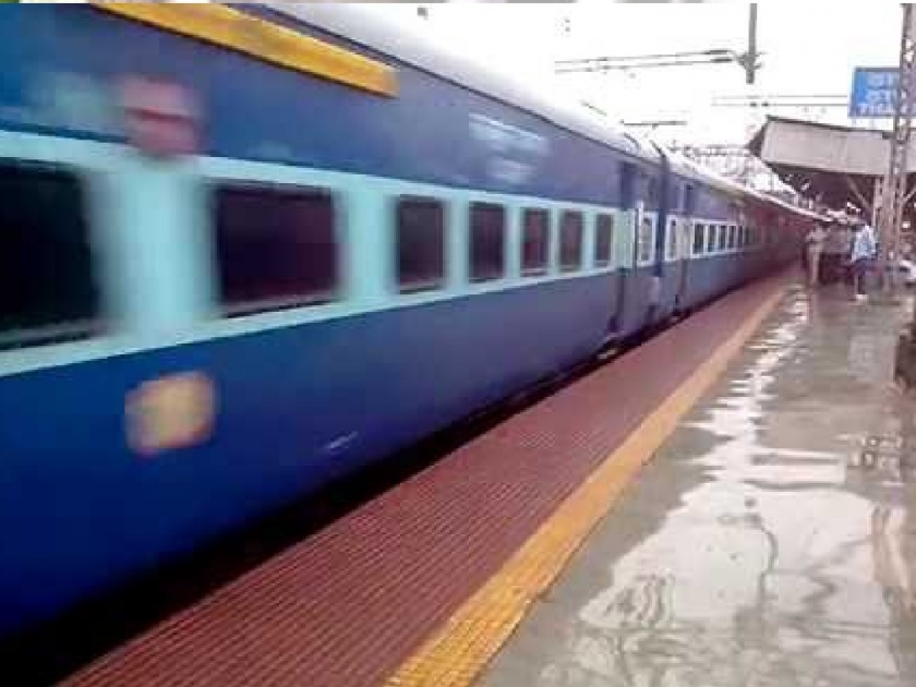 Mahalakshmi Express now on electric instead of diesel, The beginning of another new phase in the history of Kolhapur Railway | महालक्ष्मी एक्स्प्रेस आता डिझेलऐवजी इलेक्ट्रिकवर, कोल्हापूर रेल्वेच्या इतिहासात आणखी एका नव्या टप्प्याला प्रारंभ 