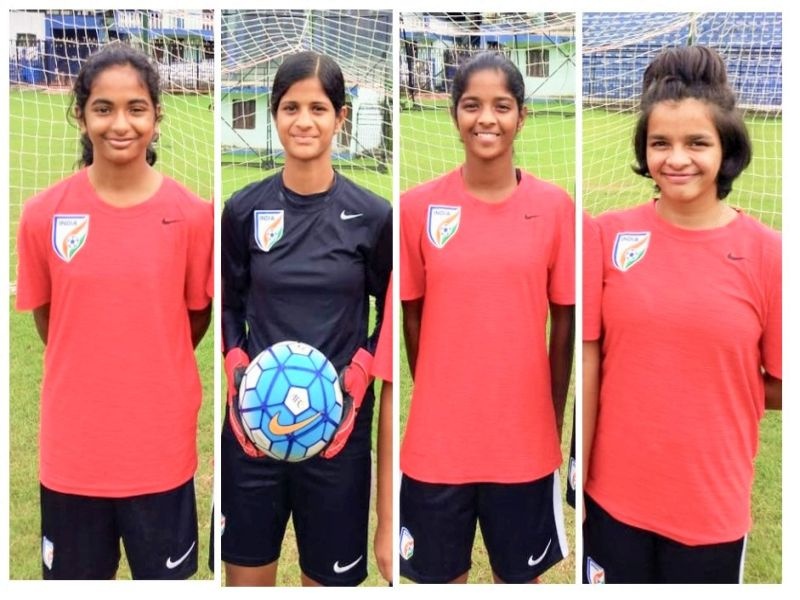 Four girls from Maharashtra are in the Indian football team | महाराष्ट्राच्या चार मुली भारतीय फुटबॉल संघात