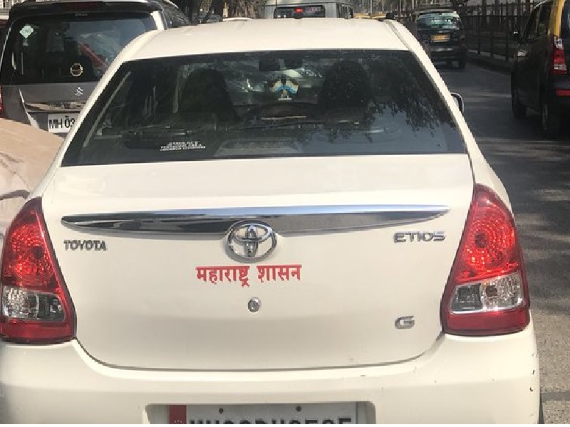 Delete the name of 'Maharashtra Government' on Sai Sansthan's vehicle | साई संस्थानच्या वाहनांवरचे ‘महाराष्ट्र शासन’ नाव हटवा