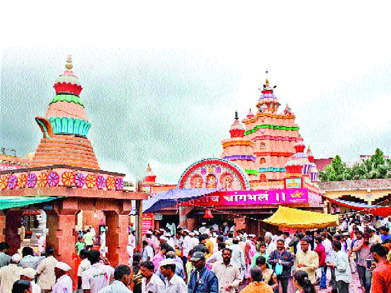 Thousands of devotees crowded in Shrikhetra Veer | श्रीक्षेत्र वीर येथे हजारो भाविकांची गर्दी