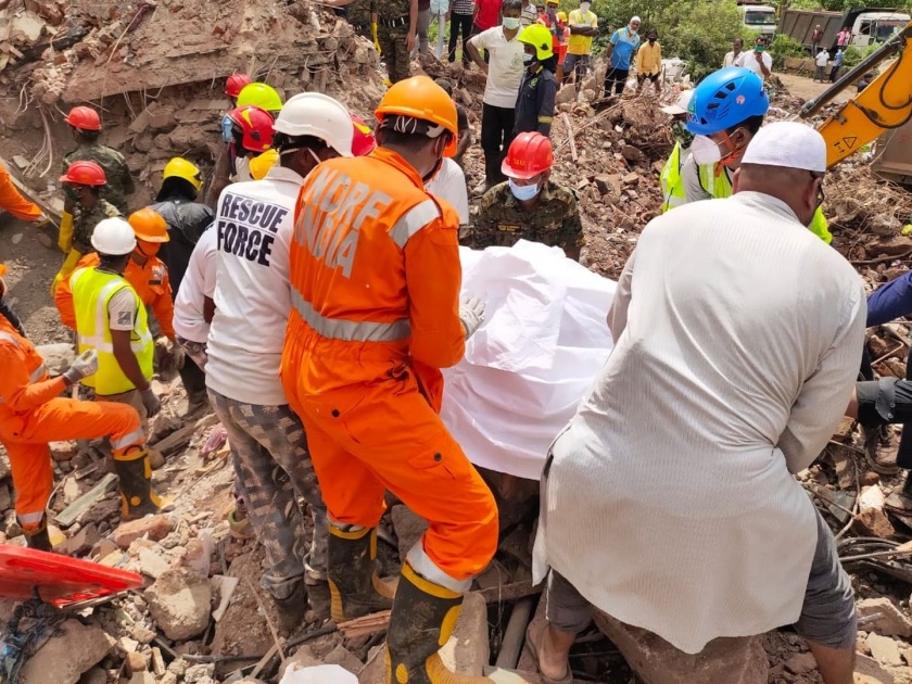 Mahad Building Collapse Live Updates: NDRF Team Rescue, Raigad Administration, Police on Spot | Mahad Building Collapse Live Updates: रायगडमधील इमारत दुर्घटनेतील मृतांचा आकडा वाढला; आतापर्यंत १० जणांचा मृत्यू