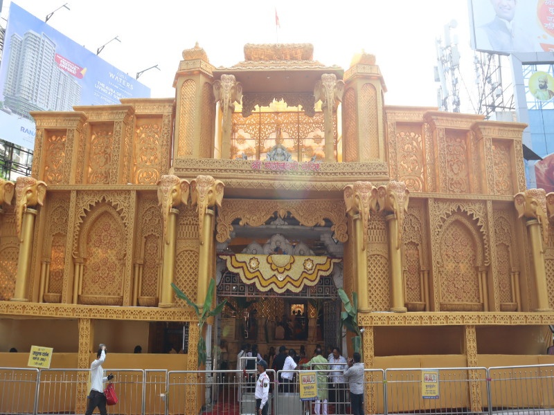 It is the turn of the devotees of Adishakti! Navratri festival begins crowd in Goddess temples | Pune Navratri: आदिशक्तीच्या दारी भाविकांची बारी! नवरात्र महोत्सवाला प्रारंभ, देवीच्या मंदिरांमध्ये गर्दी