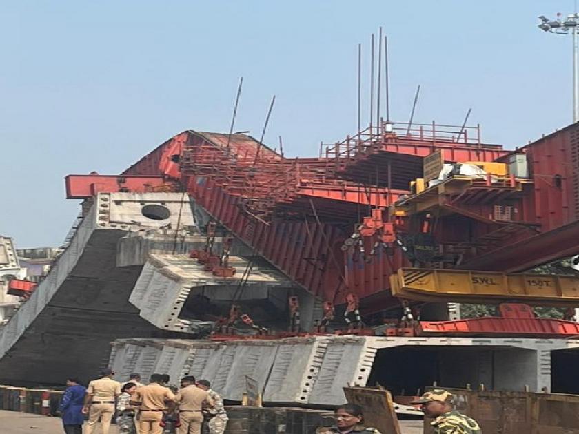 New flyover on Mumbai Goa highway collapses with launcher mechanism, excitement in Chiplun | मुंबई-गोवा महामार्गावरचा नवीन उड्डाणपुल लॉंचरच्या यंत्रणेसह कोसळला, चिपळुणात खळबळ