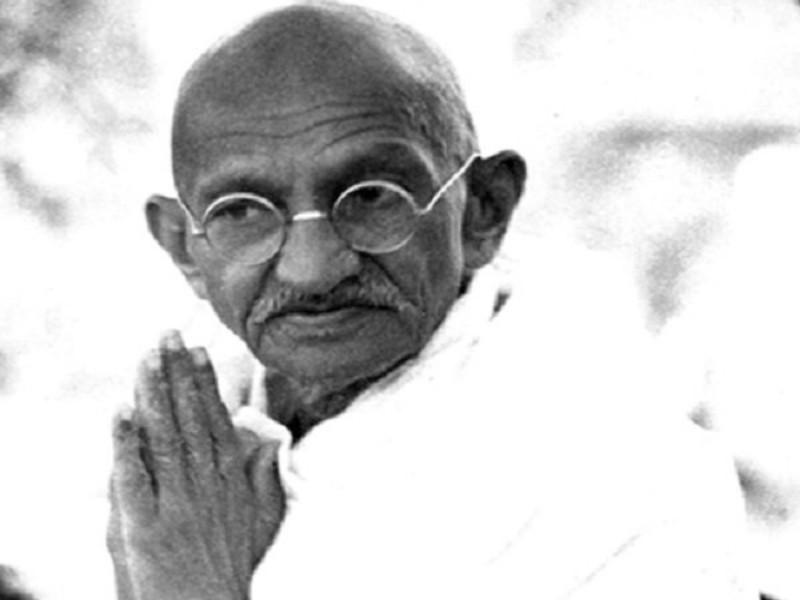 attacked on mahatma Gandhi in the Pune | पुण्यात झाला होता गांधीजींवर हल्ला