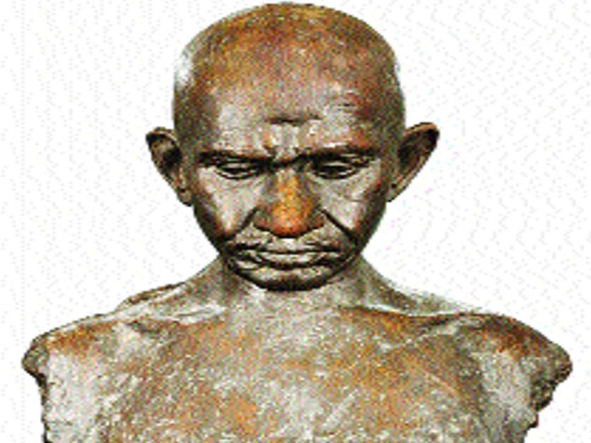 Here is the only sculpture Of Mahatma Gandhi | इथे आहे गांधीजींसमोरच साकारलेली त्यांची एकमेव शिल्पाकृती