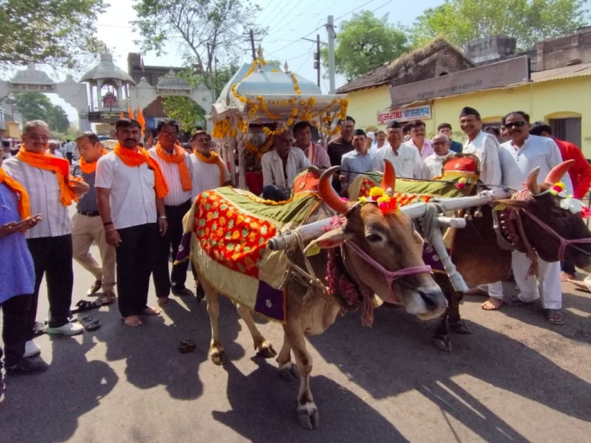 In the spirit of Lord Mahavir Janma Kalyanak Festival, Khamgaon city salutes Lord Mahavira with a grand procession | भगवान महावीर जन्मकल्याणक महोत्सव उत्साहात, खामगाव शहरात भव्य शोभायात्रेने अभिवादन