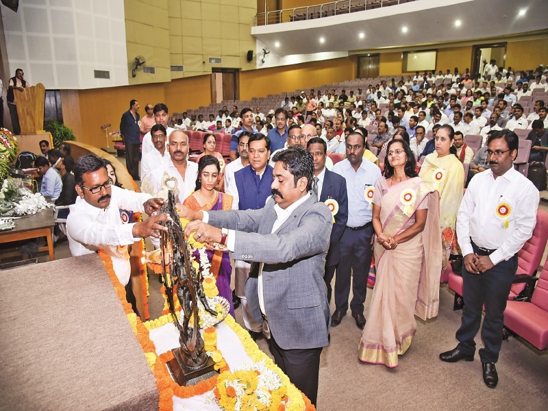 Wins 'Najarkaid'; Inauguration of the Inter-State Competition of Baramati Mahavitaran | ‘नजरकैद’ने जिंकली मने; बारामतीत महावितरणच्या आंतरप्रादेशिक नाट्य स्पर्धेला सुरूवात
