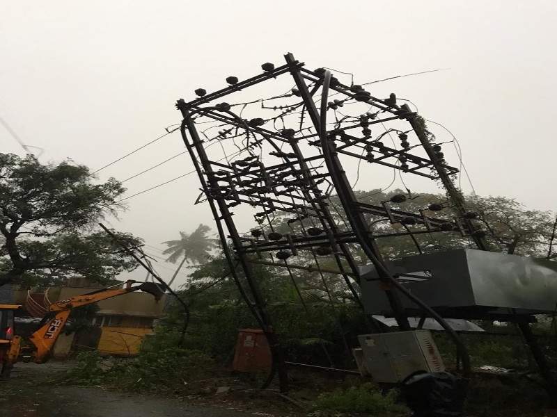 Lonavla city hits by nisarga cyclone; Power stopped from 24 hours | निसर्गचक्रीवादळाचा लोणावळा शहराला जोरदार तडाखा ; २४ तासांपासून वीज पुरवठा खंडित