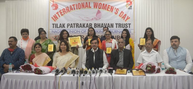 Vertebra in the name of woman Society running : Shatrughan Sinha | महिला नावाच्या कण्यावरच समाजाची वाटचाल : शत्रुघ्न सिन्हा
