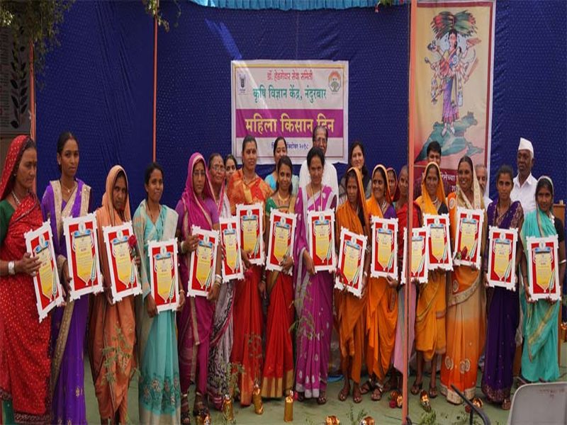 30 women's honors at Nandurbarita on the occasion of Mahila Kisan Dynasty | महिला किसान दिनानिमित्त नंदुरबारात 30 महिलांचा सन्मान