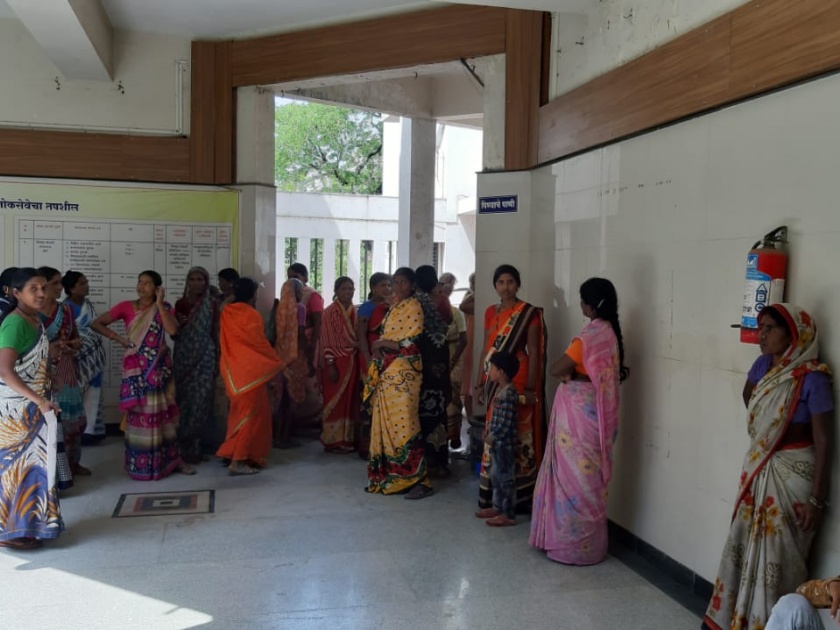 women's agitation for water at Khamgaon municipality | पाण्यासाठी महिलांचा खामगाव पालिकेवर मोर्चा