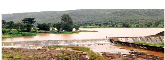 The first rains filled the Mahinda dam | पहिल्याच पावसात महिंद धरण भरले