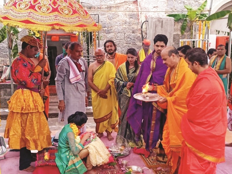 Navratri festival begins at Mahurgada in the wake of ‘Ude Gam Ambe Ude’ | ‘उदे गं अंबे उदे’च्या गजरात माहूरगडावर नवरात्रोत्सवास प्रारंभ