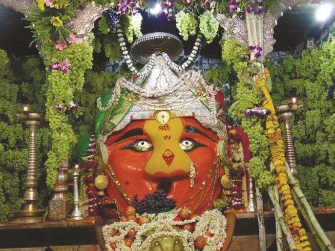 In Shatachandi and Chaturveda recitation, fourth mala offering to Shri Renukamata | शतचंडी व चतुर्वेद पठणात श्री रेणुकामातेस चौथी माळ अर्पण
