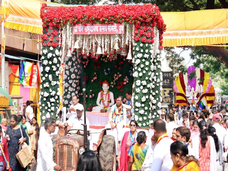 'Trislanandan Veer Ki... Jai Bole Mahaveer Ki...' Lord Mahavir Jayanti celebrated with enthusiasm in Pune | 'त्रिशलानंदन वीर की... जय बोले महावीर की...' पुण्यात भगवान महावीर जयंती उत्साहात साजरी
