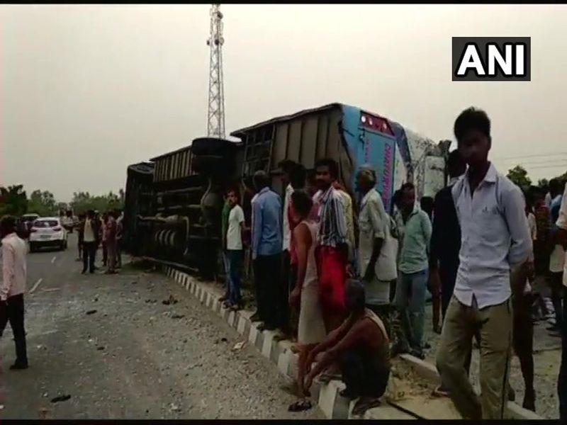 Uttar Pradesh : Mainpuri tourist bus accident | उत्तर प्रदेशात भीषण अपघात, 17 जणांचा जागीच मृत्यू