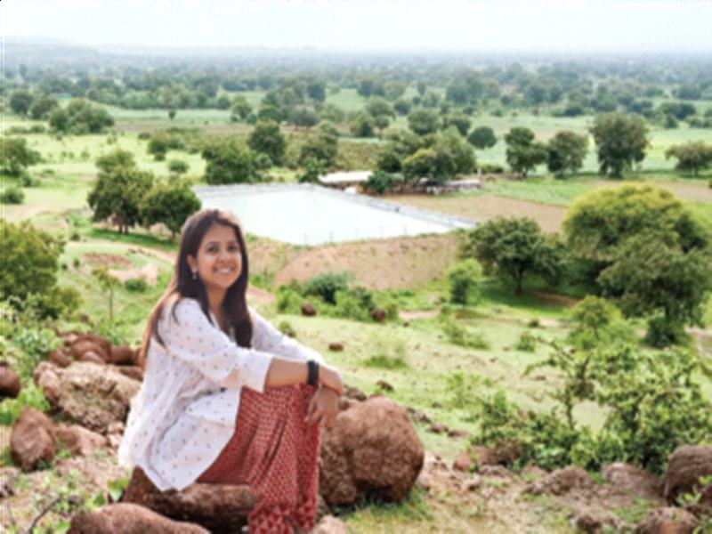 She has taken water storage fat for farmers | शेतकऱ्यांसाठी तिने घेतलाय जलसंचयाचा वसा
