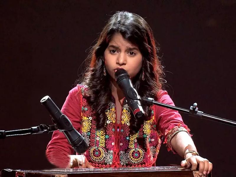 Bihari girl Maithili Thakur songs video goes viral on social media | या मुलीचा दमदार आवाज आणि गाण्याची खास शैली ऐकून तुम्हीही म्हणाल 'वाह'!