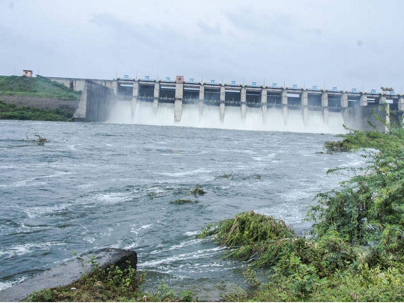 11 gates of Majalgaon dam reopened by 1 meter | माजलगाव धरणाचे ११ गेट १ मिटरने पुन्हा उघडले