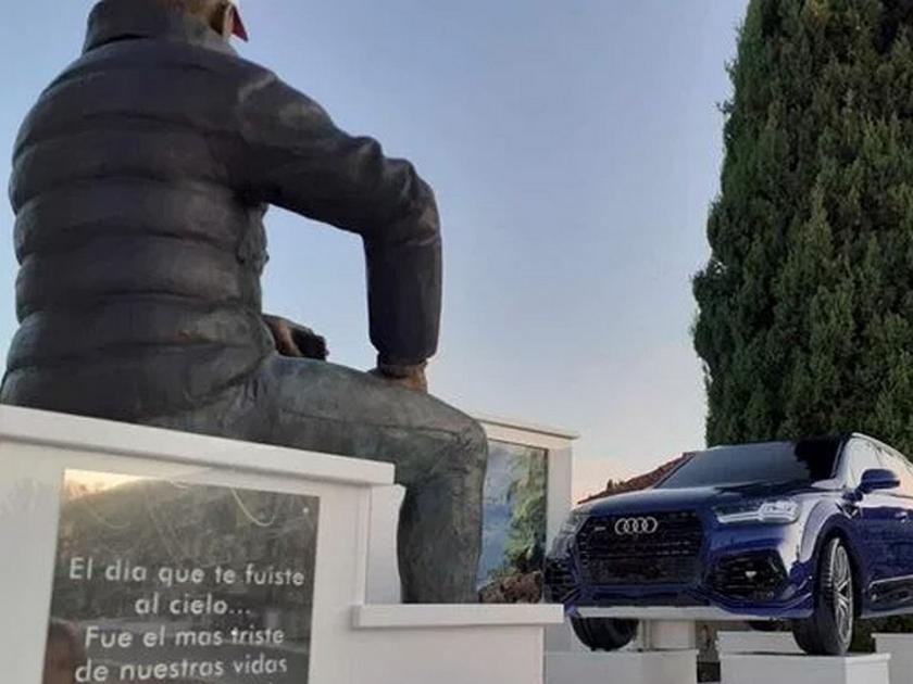 This life size statue is a criminals tomb there is replica of Audi Q5 also as he loved it-the-most | गुन्हेगाराचा असाही मकबरा, इथे त्याचा स्टायलिश पुतळा आणि आवडीची Audi Q5 कार केली आहे तयार!