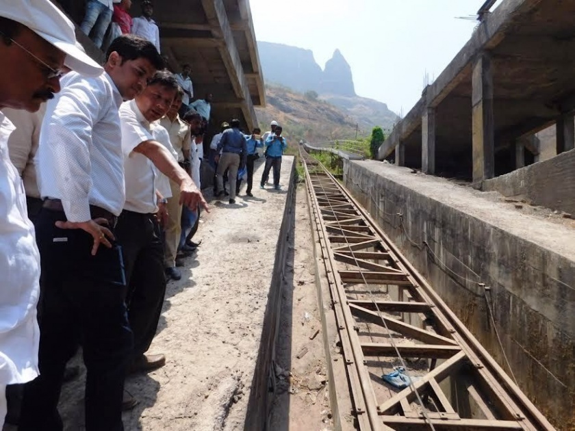 Ten minutes of funicular train on Malang fort? | मलंग गडावरील फ्युनिक्यूलर रेल्वेला आणखी दहा महिने?