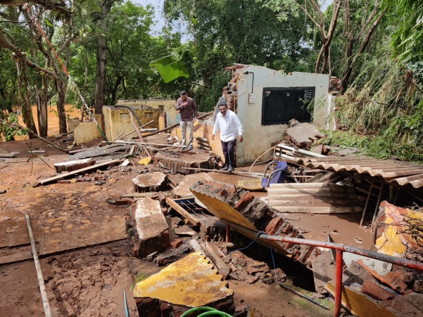 Floods hit Maldan high school, millions lost | मालदनच्या हायस्कूलला पुराचा फटका, लाखोचे नुकसान