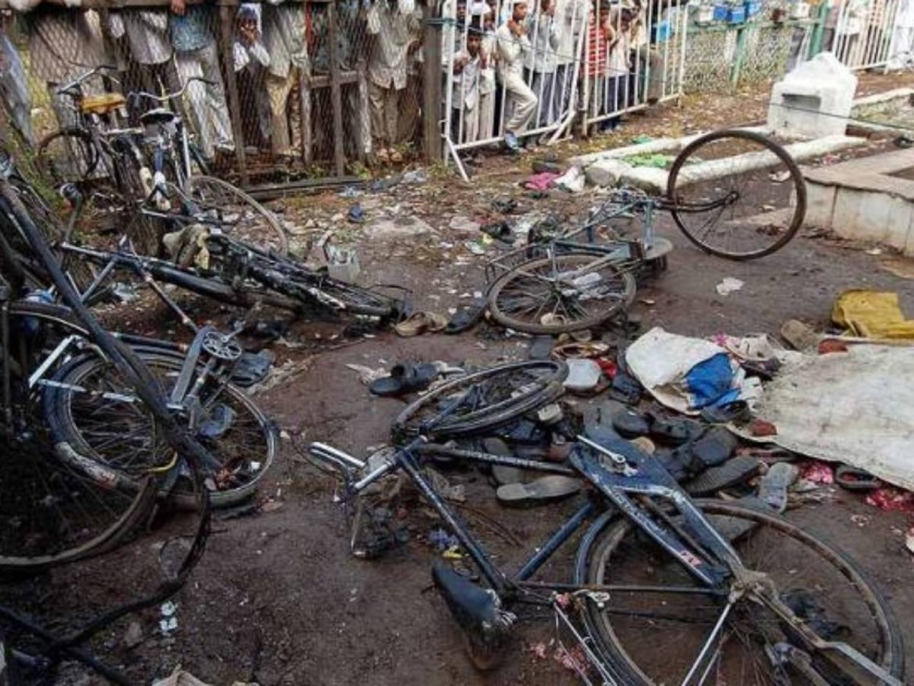 Malegaon Bomb Blast; Former military officer also fitur | मालेगाव बॉम्बस्फोट; माजी लष्करी अधिकारीही फितूर