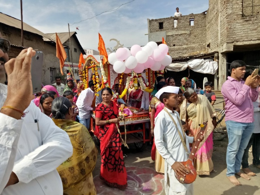 Gajanan Maharaj Palkhi ceremony in Malegaon | श्री संत गजानन महाराज प्रगटदिनानिमित्त मालेगावात पालखी सोहळा; चौकाचौकात रांगोळ्या काढून स्वागत