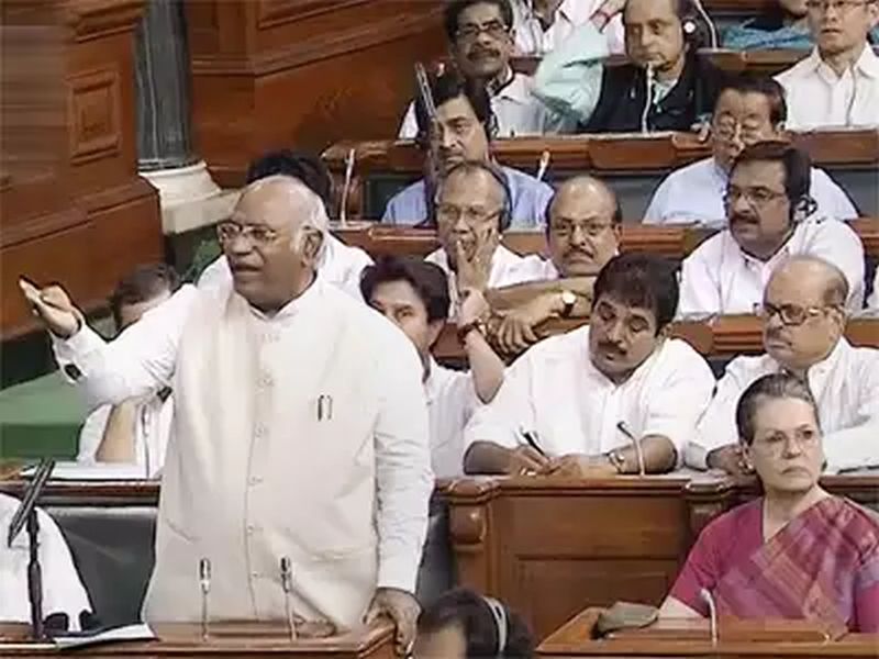 Monsoon Session Of Parliament Congress made serious allegations of keeping an eye on the opposition parties | Monsoon Session Of Parliament : संसदेत विरोधी पक्षांच्या हालचालींवर 'नजर'! काँग्रेसचा गंभीर आरोप 
