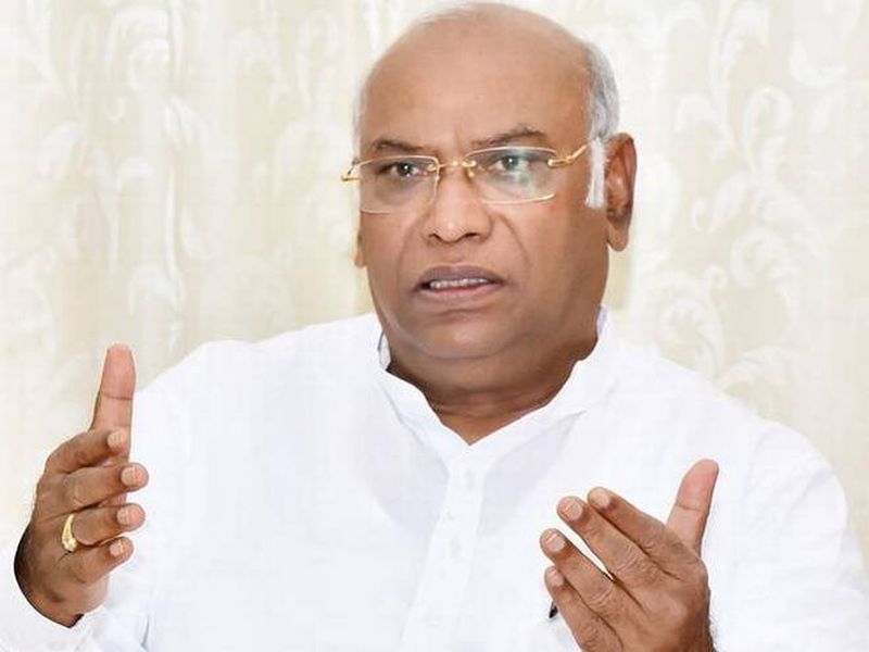 Opposition to Mallikarjun Kharge to remove Alok Verma | आलोक वर्मांना हटविण्यास मल्लिकार्जुन खरगेंचा विरोध
