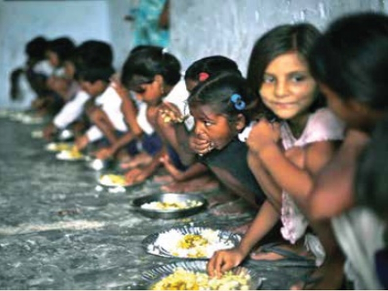 The children say, yellow rice, I do not eat; Do not taste because of it! | मुले म्हणतात, पिवळा भात, मी नाही खात; कारण चव नाही त्यात!