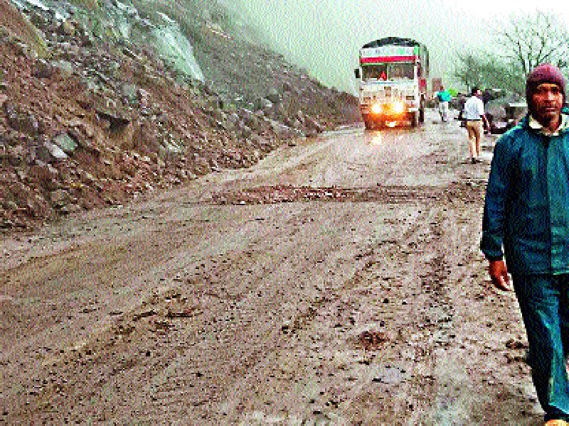 Four days later, the transport from Malsege Ghat started | चार दिवसांनंतर माळशेज घाटातून वाहतूक सुरू