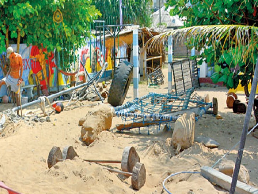 Notices from Tehsildars for unauthorized constructions on the coast | Sindhudurg: किनारपट्टीवरील अनधिकृत बांधकामांना तहसीलदारांकडून नोटिसा