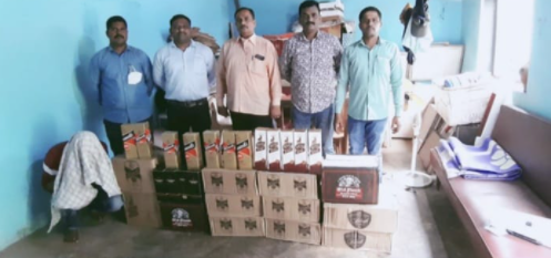 1 lakh 24 thousand Goa made liquor seized in Malvan | मालवण मध्ये १ लाख २४ हजाराची गोवा बनावटीची दारू जप्त