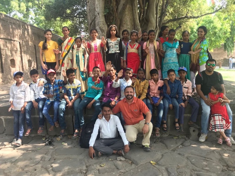 students of ahmednagars tribal area are on visit to pune | ...अाणि त्यांना मिळालं त्यांच्या हक्काचं मामाचं गाव