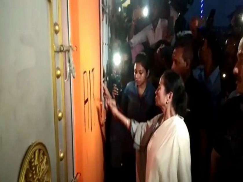 ... When Mamata Banerjee takes control of BJP's office | ...जेव्हा ममता बॅनर्जी भाजपच्या कार्यालयाचा घेतात ताबा