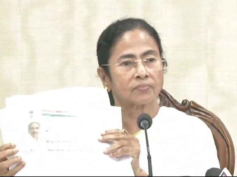 West Bengal CM Mamata Banerjee on NRC Assam | ते 40 लाख रहिवासी रोहिंग्या नाहीत, त्यांना देशातून हाकलणार का? संतप्त ममतांचा सवाल