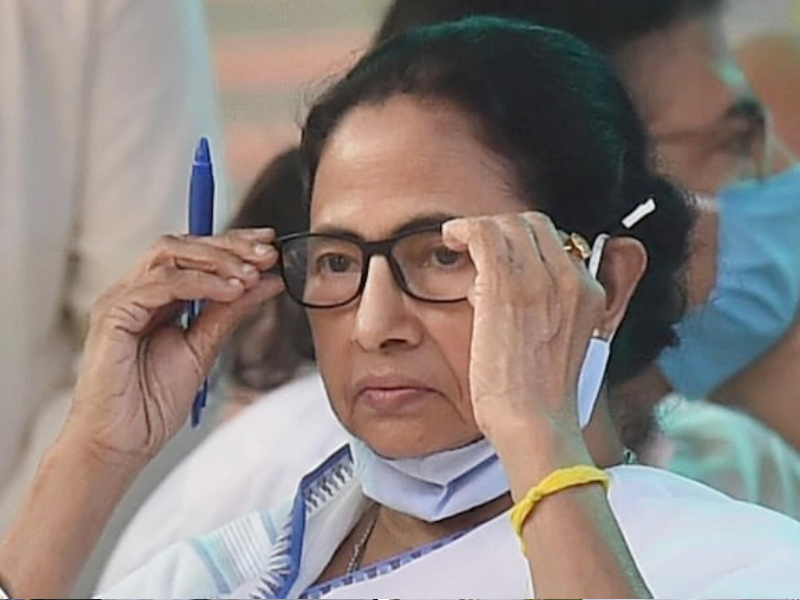 West Bengal Election 2021: Nandigram battle against shubhendu adhikari is not easy for Mamata Banerjee | विशेष लेखः ममतादीदींसाठी सोपी नाही नंदीग्रामची लढाई; भाजपाच्या शुभेंदूंसोबत अधिकारींची 'घराणेशाही'