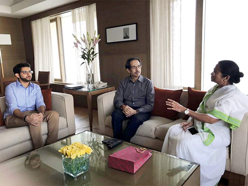 Shivsena leader Sanjay Raut and Aditya Thackeray met TMC leader Mamata Banerjee in Mumbai | 'आम्ही भाजपला पुरुन उरलो, महाराष्ट्रदेखील…'; ममता बॅनर्जींना उद्धव ठाकरेंवर विश्वास