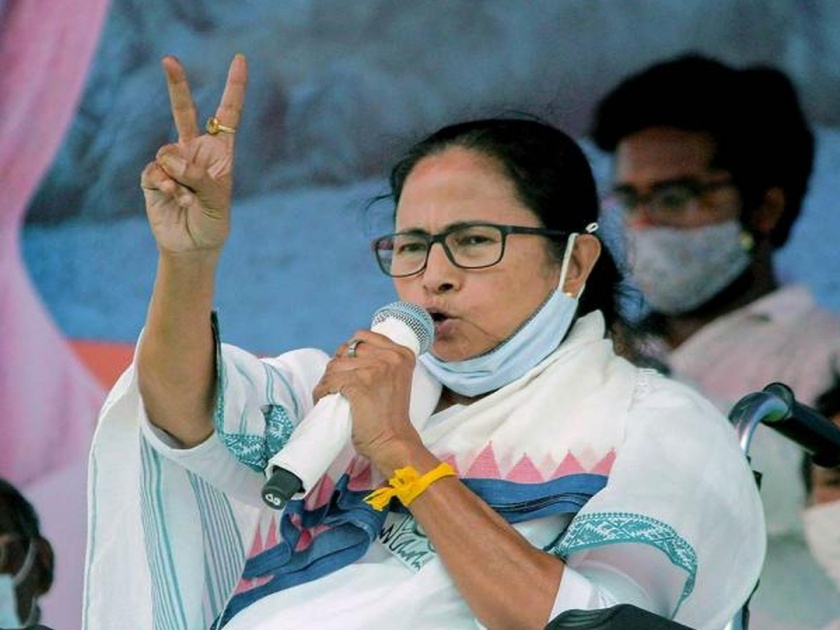 Assembly Election Result 2021: Mamata Banerjee leading by 2700 votes in Nandigram for the first time | 'पराभवाच्या फेऱ्यां'त अडकलेल्या ममता बॅनर्जींची 'दीदीगिरी', आठव्या फेरीत मागे पडले अधिकारी
