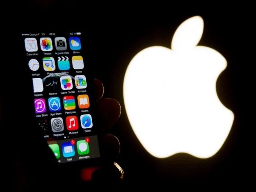 Man sues apple company he alleged that iphone turned him gay | काय सांगता! 'आयफोनमुळे समलैंगिक झालो' म्हणत कंपनीवर केली केस, इतक्या लाखांची मागितली नुकसान भरपाई! 