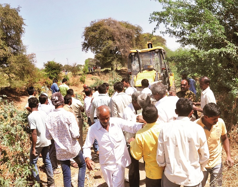 Action on farmers stealing drainage water in Chiklathana | चिकलठाण्यात ड्रेनेजचे पाणी चोरणाऱ्या शेतकऱ्यांवर कारवाई