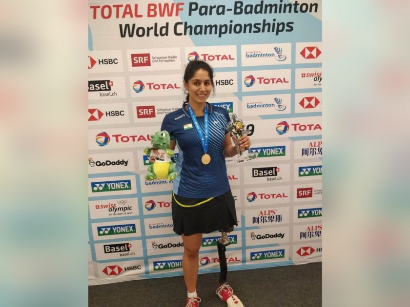 The inspiring story of Para-badminton champion Manasi Joshi: Lost one leg in 2011, won gold medal in 2019 | पाय गमावूनही तिने भारतासाठी जिंकलं जागतिक सुवर्ण; भेटू या जग जिंकणाऱ्या 'फुलराणी'ला!