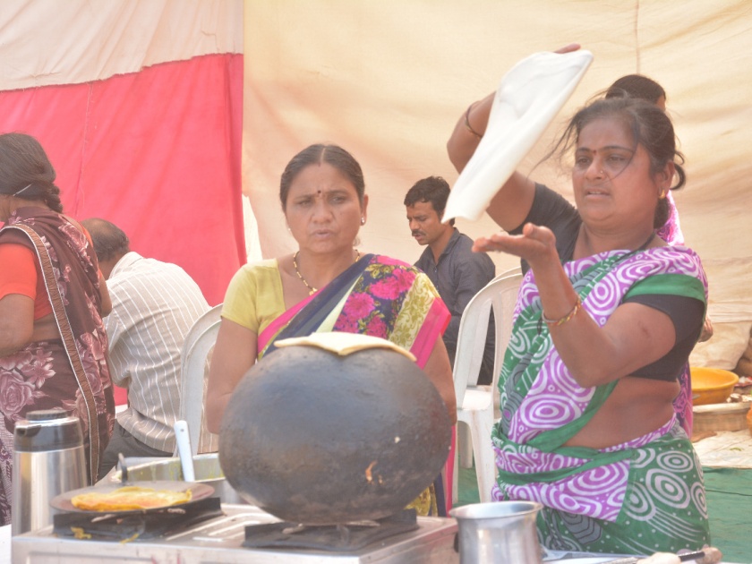 # Khamgaon Krishi Mahotsav: food and shoping fun for khamgaonkar | #खामगाव कृषि महोत्सव : खरपूस रोडगे, खांडोळी, मिरचीच्या भाजीचा आस्वाद, अन् गृहोपगोयी वस्तूंची खरेदी!